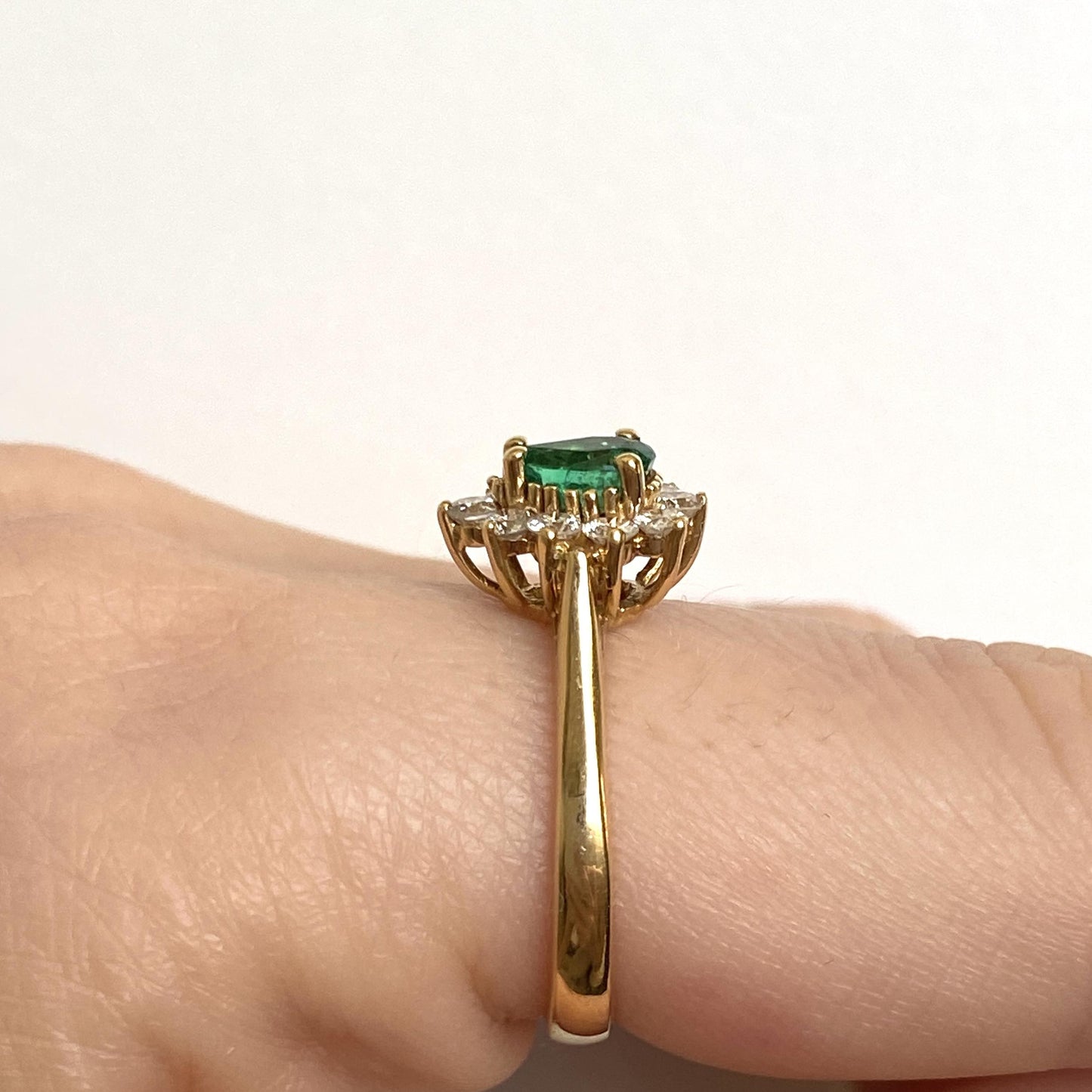 0.30Ct Emerald Columbia & 0.50Ct Diamond Ring 18K Yellow Gold 3.46G