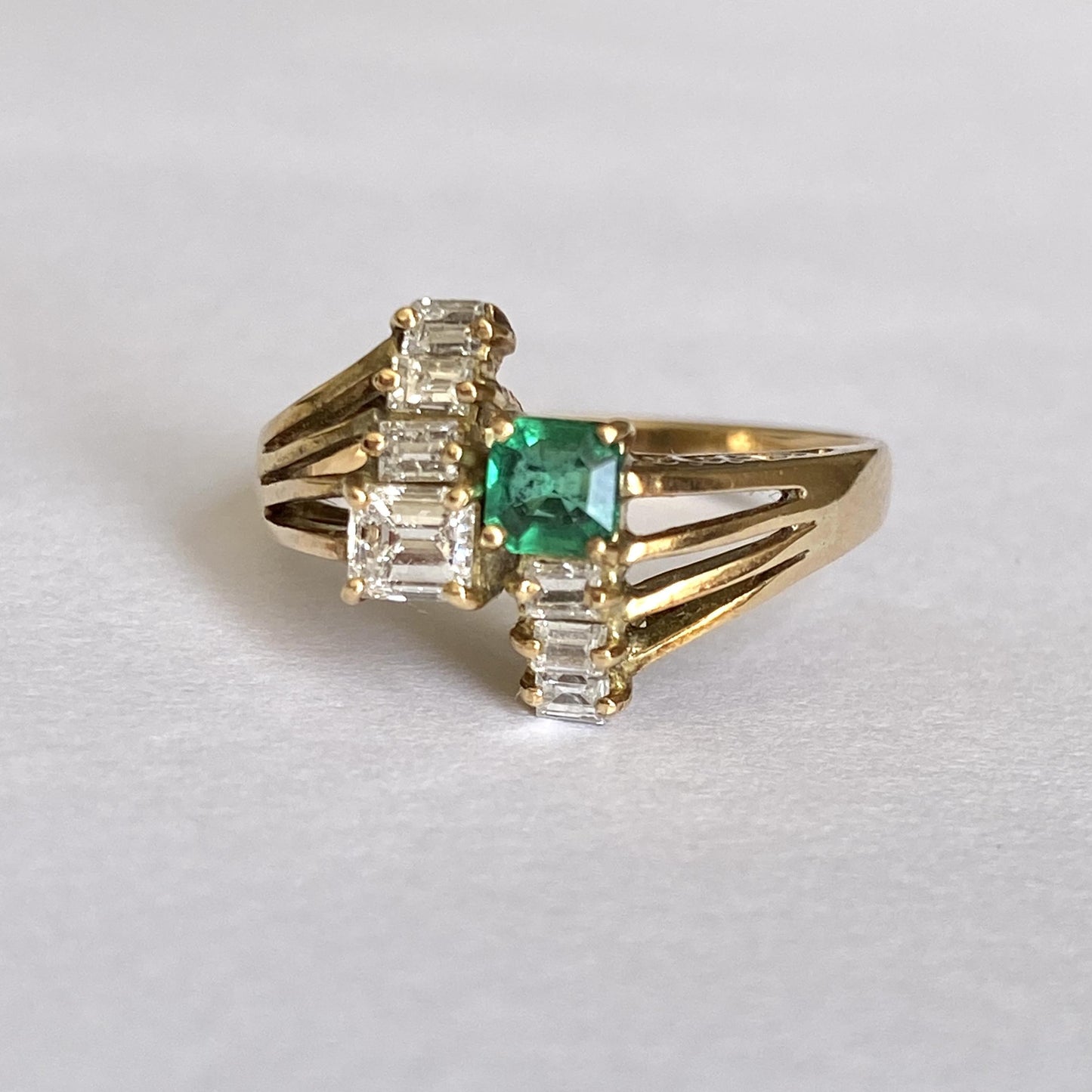 0.39ct Emerald & Diamond Ring 18K Yellow Gold 3.13G 7US