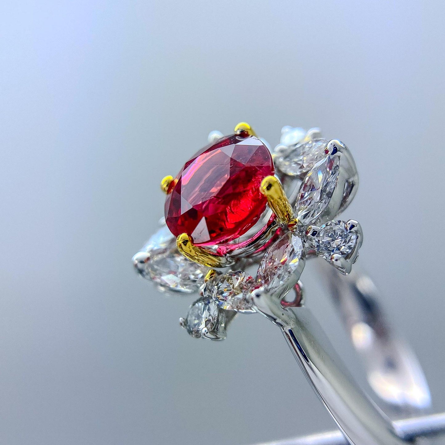 1.57 ct Red Spinel & 1.0 cttw White Diamond Ring in 18K White Gold 6.25US 5.5g