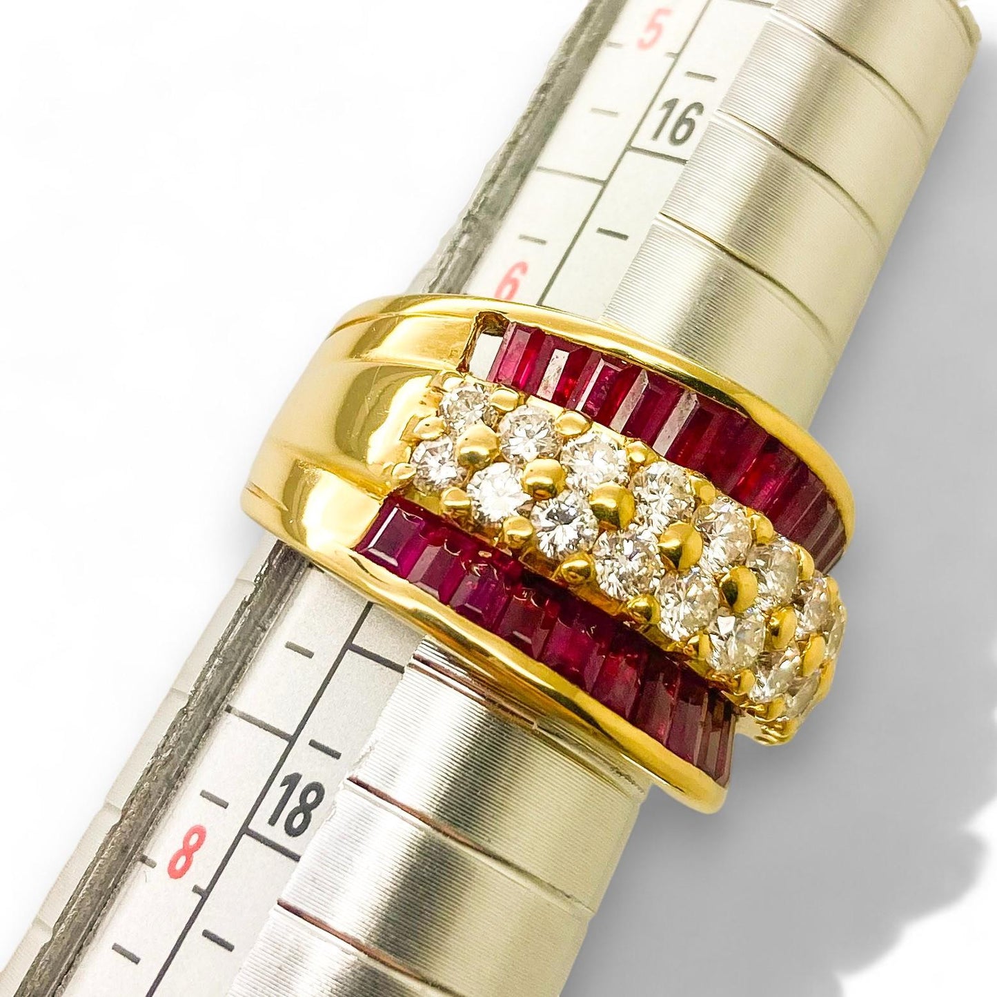 1.28 cttw White Diamond and 2.5 cttw Ruby Ring in 18K Yellow Gold 7US 13.5g