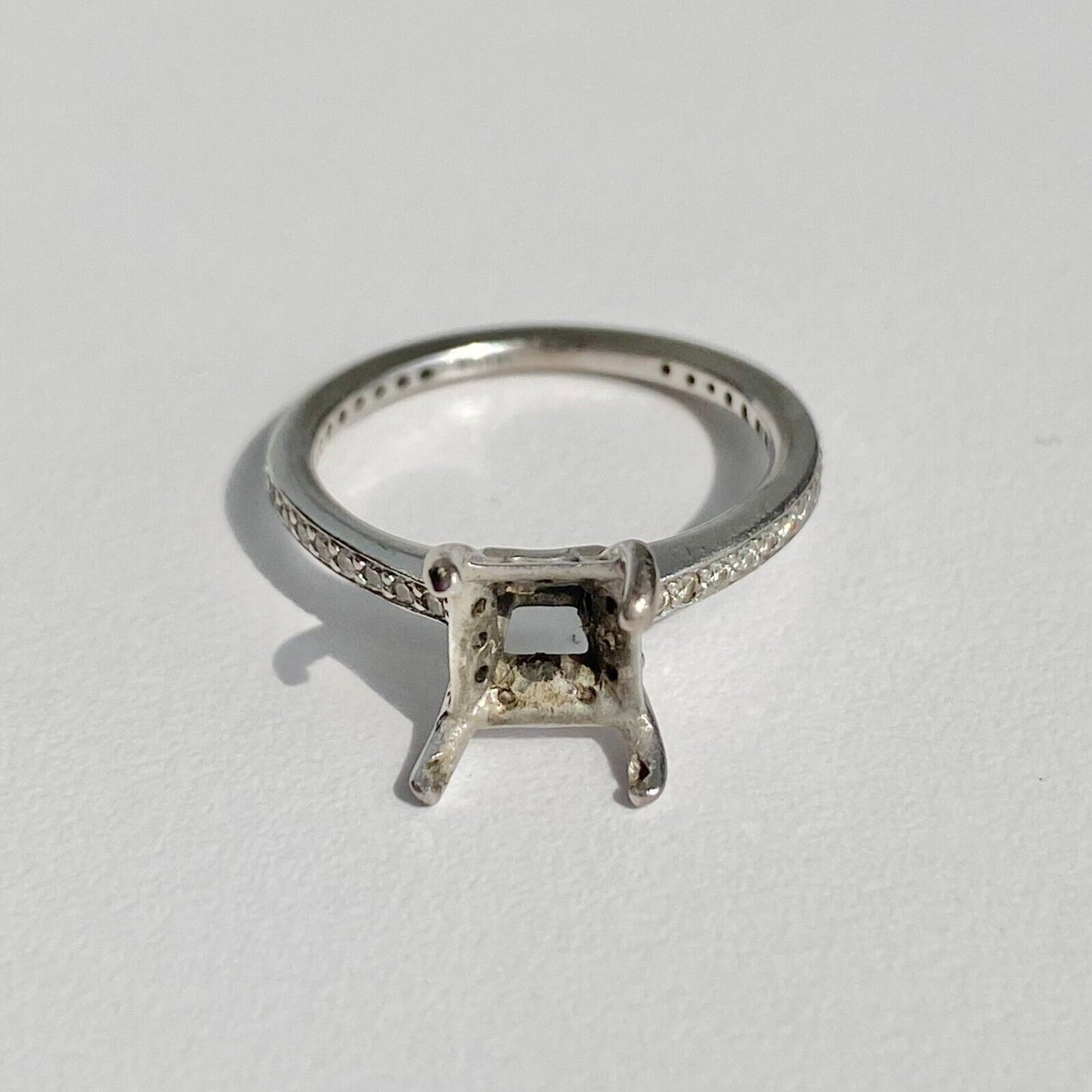 Ritani Diamond Setting Mounting Engagement Ring in 18k Gold