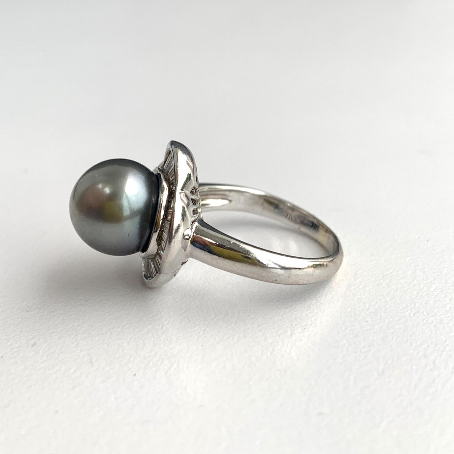 Ballerina Diamond & Pearl Ring in 18K White Gold