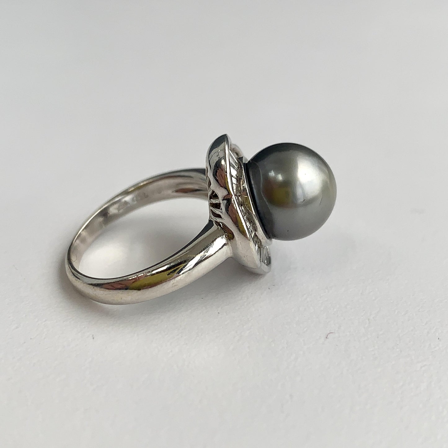 Ballerina Diamond & Pearl Ring in 18K White Gold