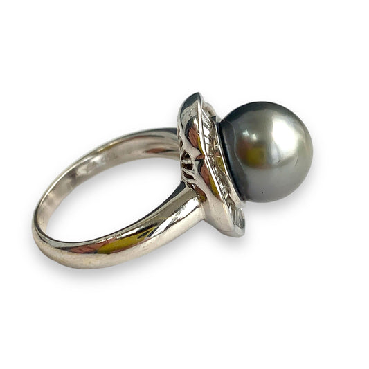 Ballerina Diamond & Pearl Ring in 18K White Gold