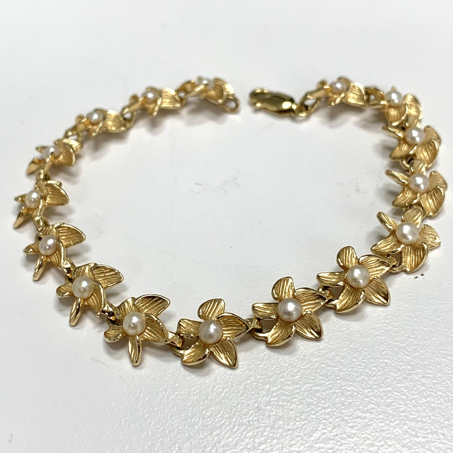 Na Hoku Flower Bracelet With Pearls in 14K Yellow Gold