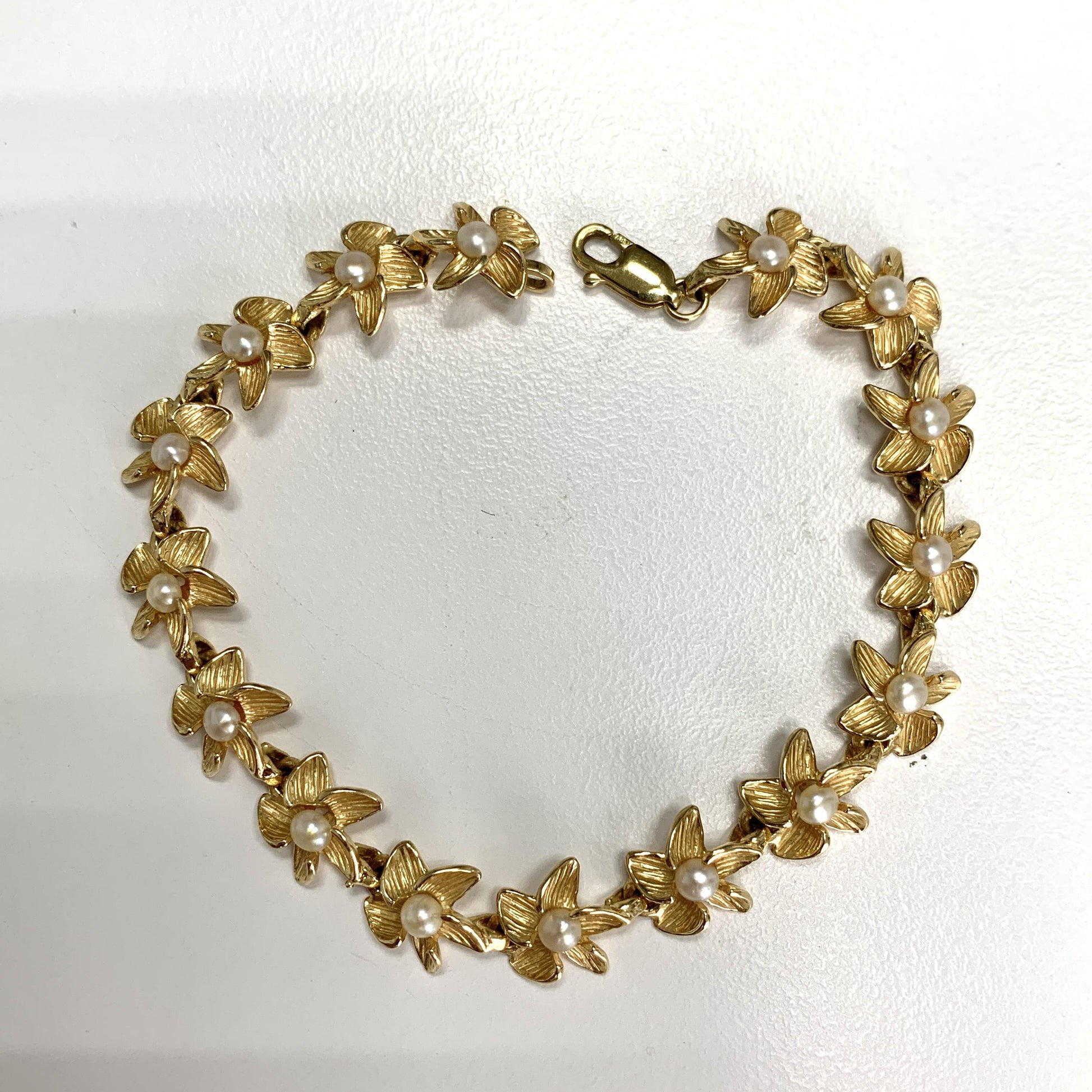 Na Hoku Flower Bracelet With Pearls in 14K Yellow Gold