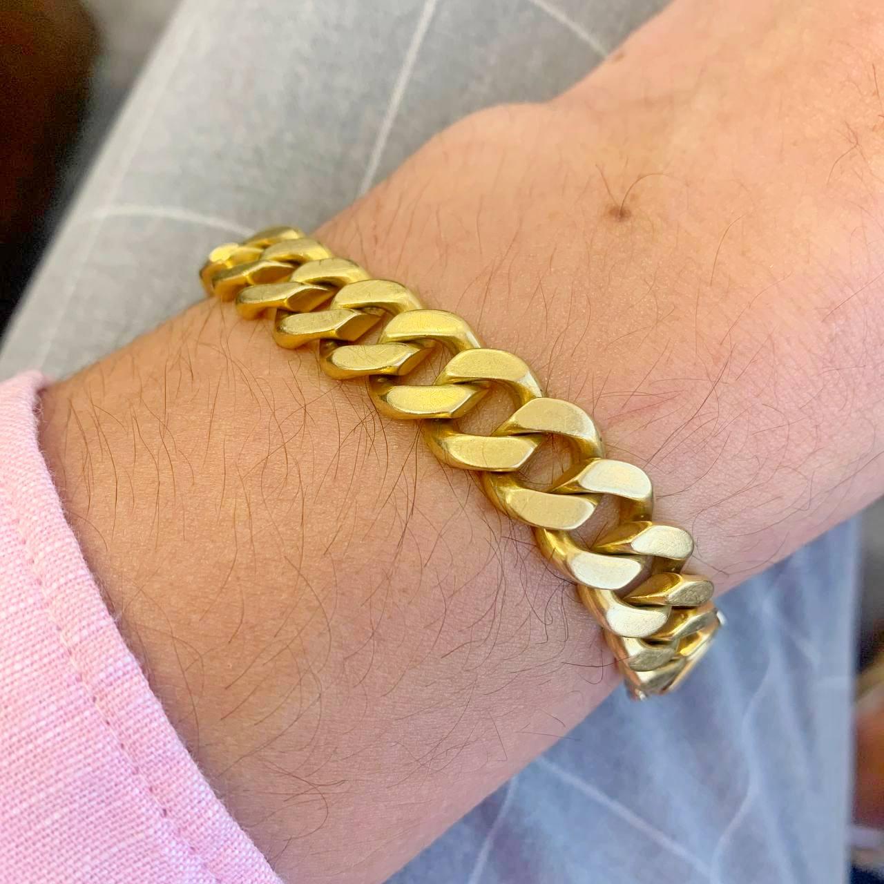 18K Yellow Gold Flat Curve Cuban Bracelet 71.52g.