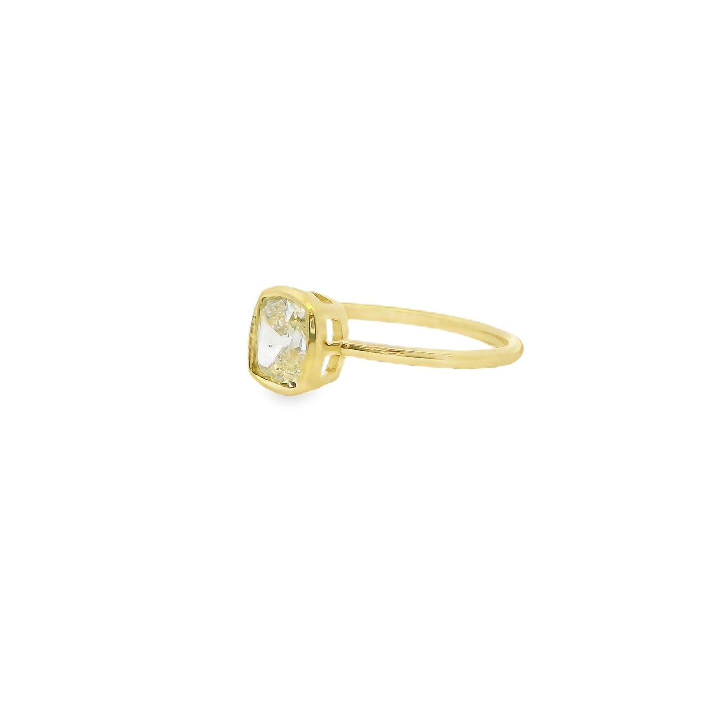 1.06ct. White Diamond Bezel Set Engagement Ring in 18k Yellow Gold 6.5US 2.15g.