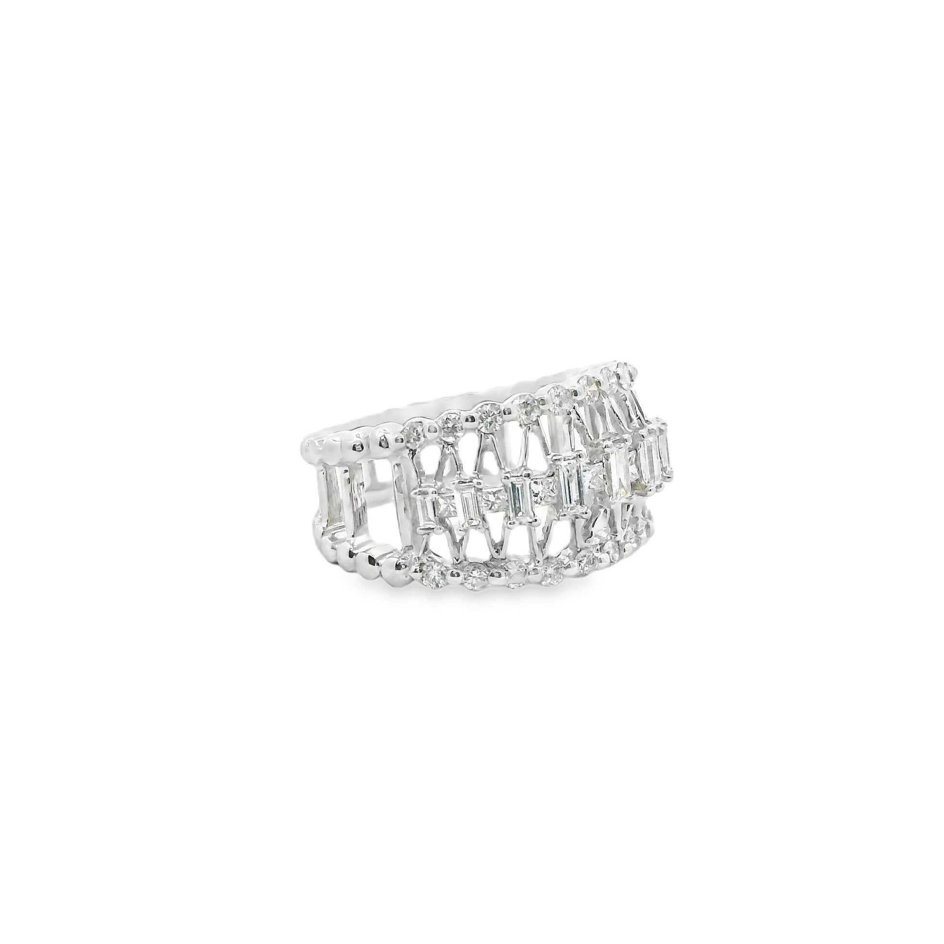 0.68 cttw. White Diamond Ring in 18k White Gold 6.25US 5.9g.