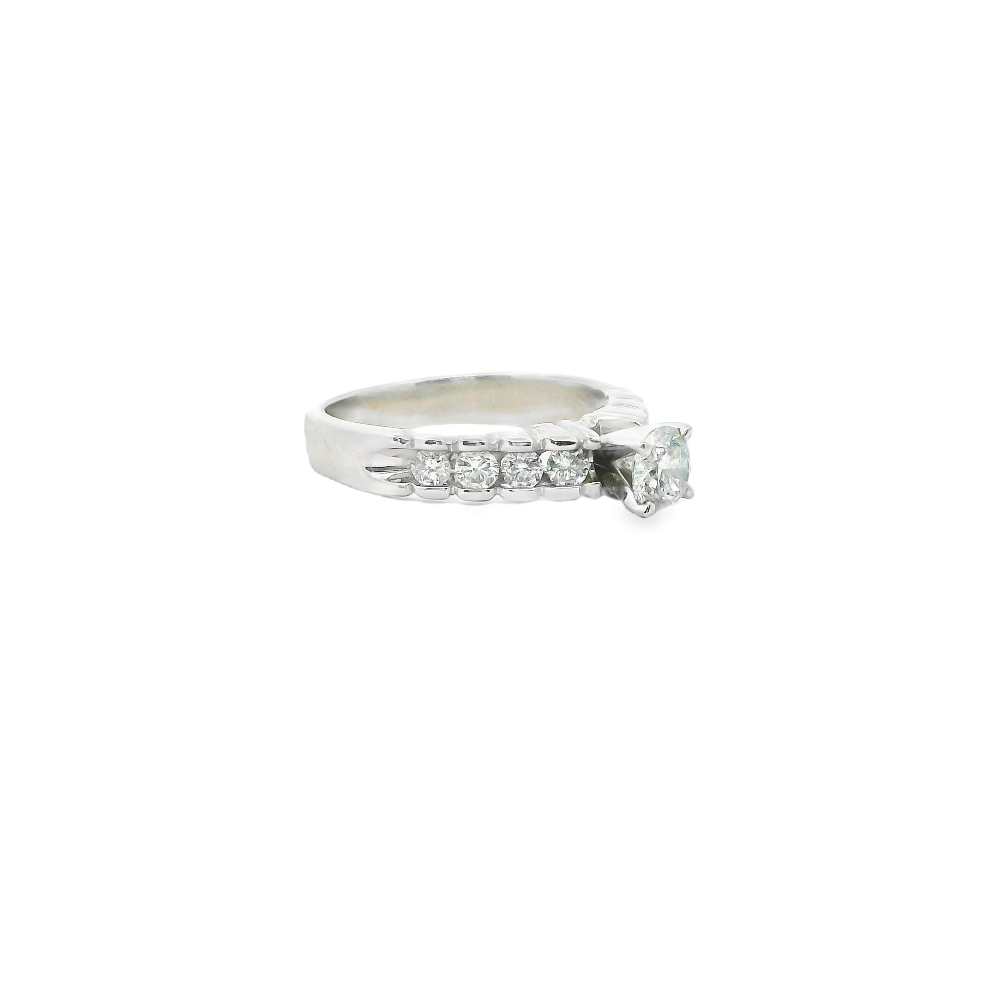 0.94 cttw. White Diamond Engagement Ring in 14K White Gold 7US 4.33g.