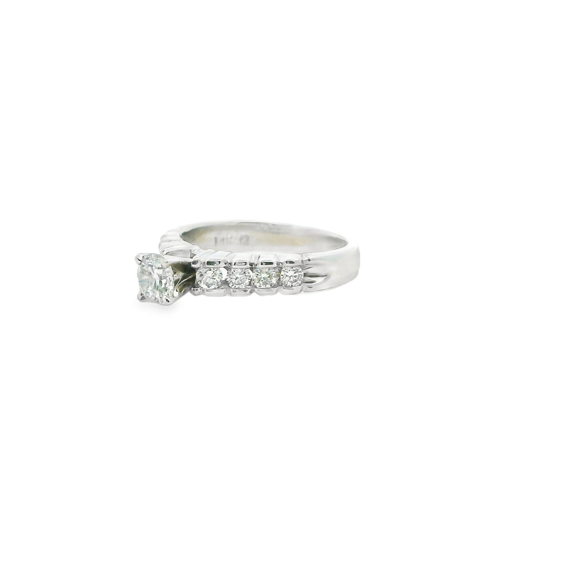 0.94 cttw. White Diamond Engagement Ring in 14K White Gold 7US 4.33g.