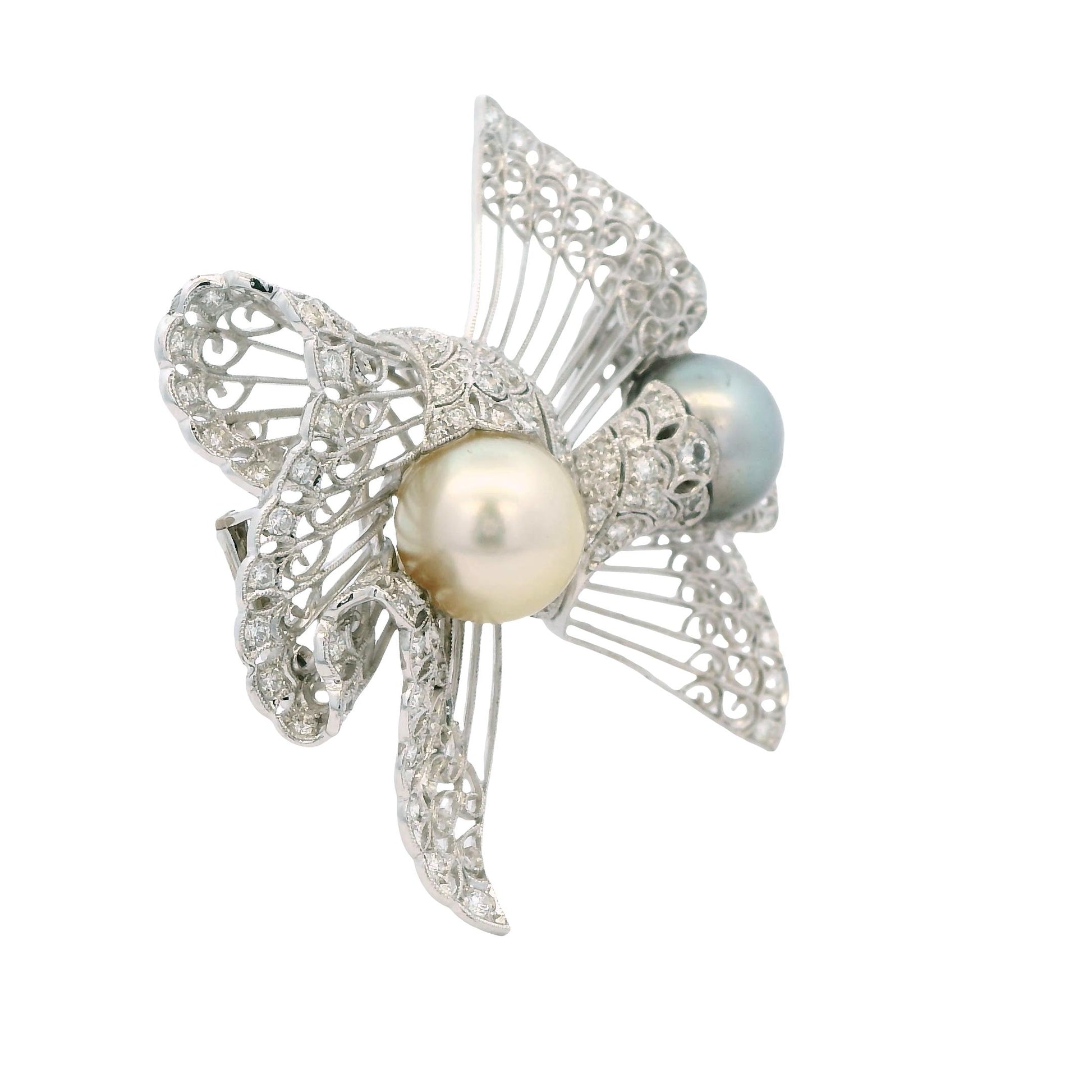 3.00cttw White Diamond & Pearl Brooch in 18k White Gold 27.41g.