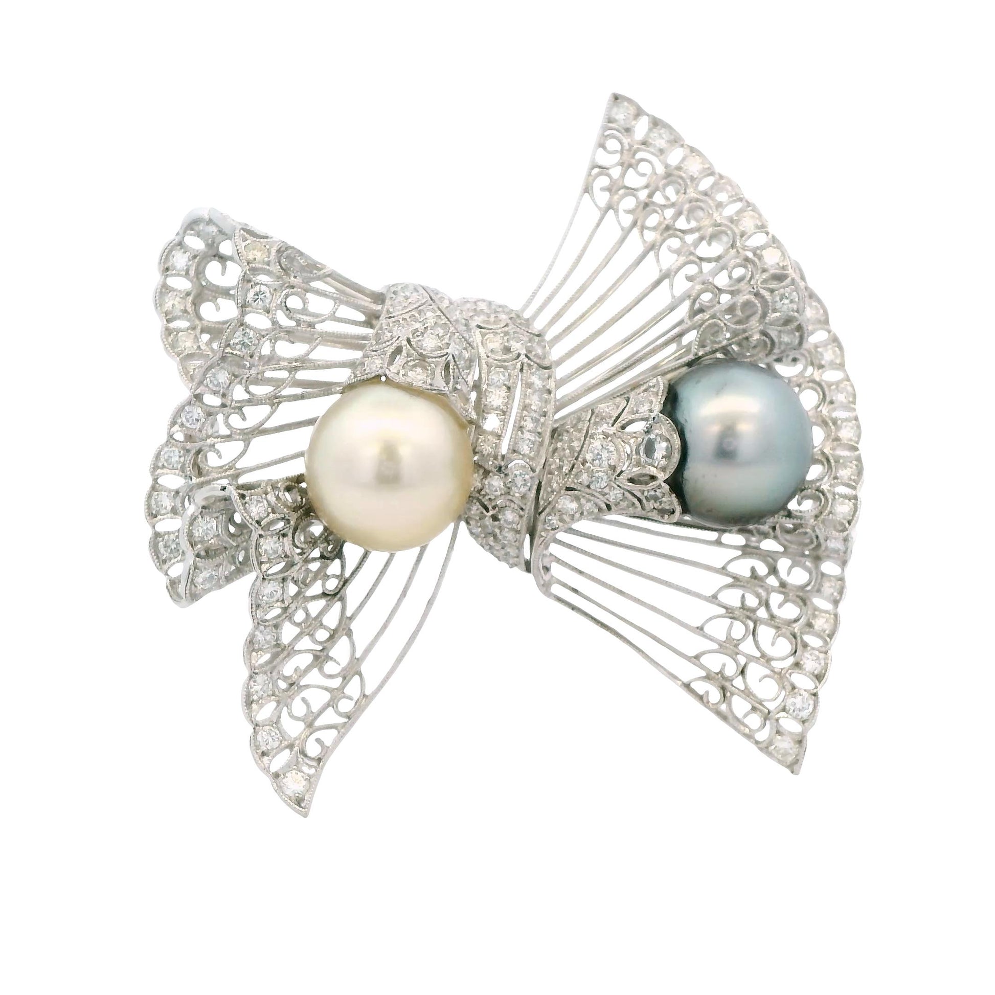 3.00cttw White Diamond & Pearl Brooch in 18k White Gold 27.41g.