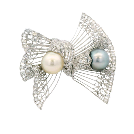 3.00cttw White Diamond & Pearl Brooch in 18k White Gold 27.41g.