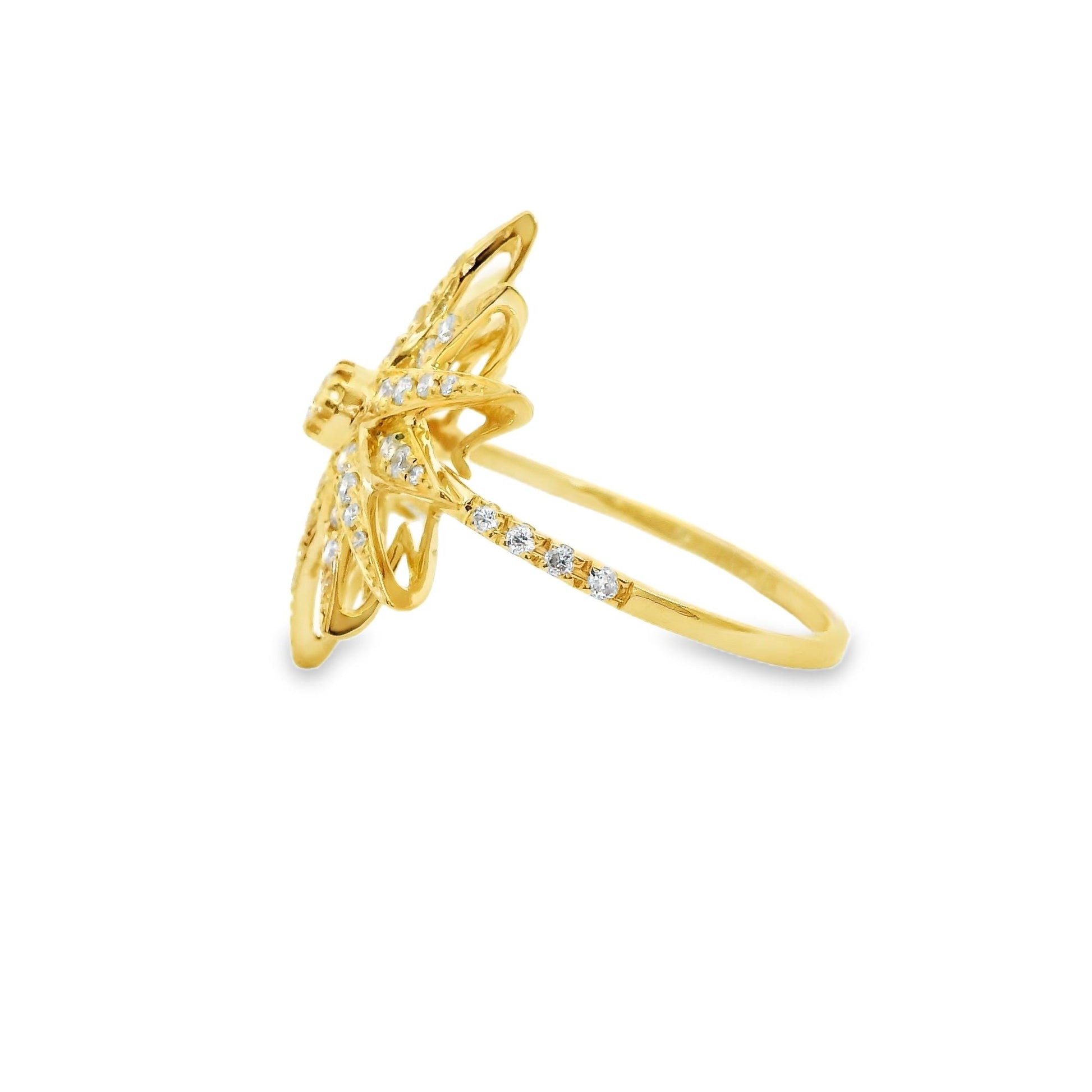 0.35cttw White Diamond Star ring in 18k Yellow Gold 7.5US 3.81g.