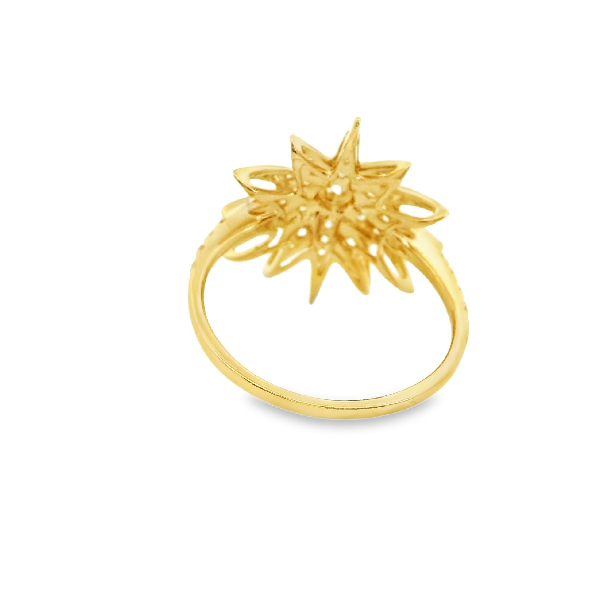 0.35cttw White Diamond Star ring in 18k Yellow Gold 7.5US 3.81g.
