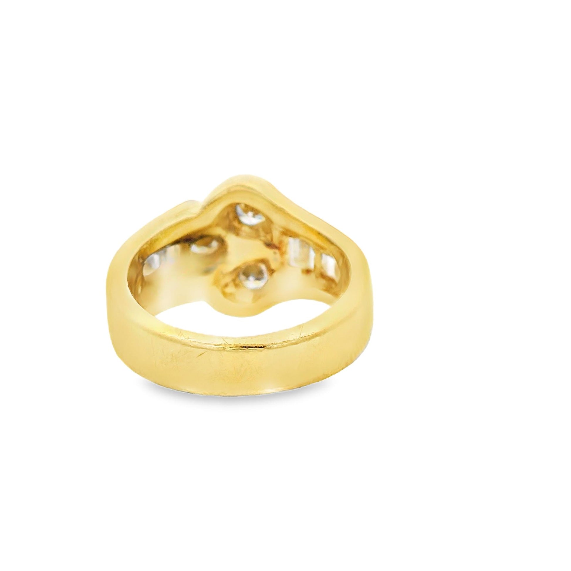 0.96cttw. White Diamond Vintage 18k Yellow Gold Ring 6.25US 11.30g.