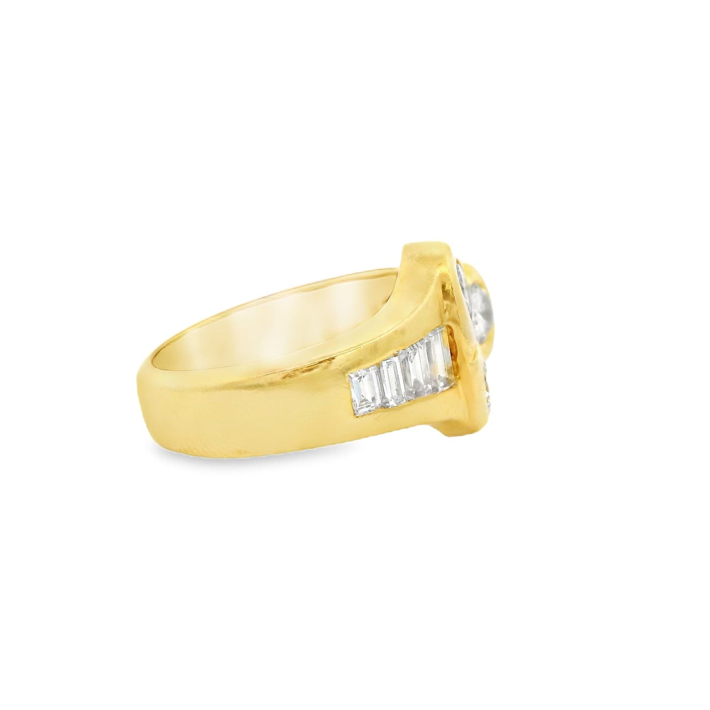 0.96cttw. White Diamond Vintage 18k Yellow Gold Ring 6.25US 11.30g.