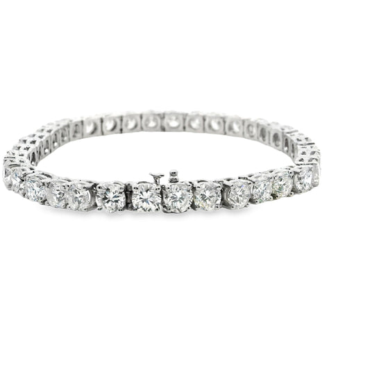 16.20cttw. White Diamond Tennis Bracelet in Platinum 30.23g.