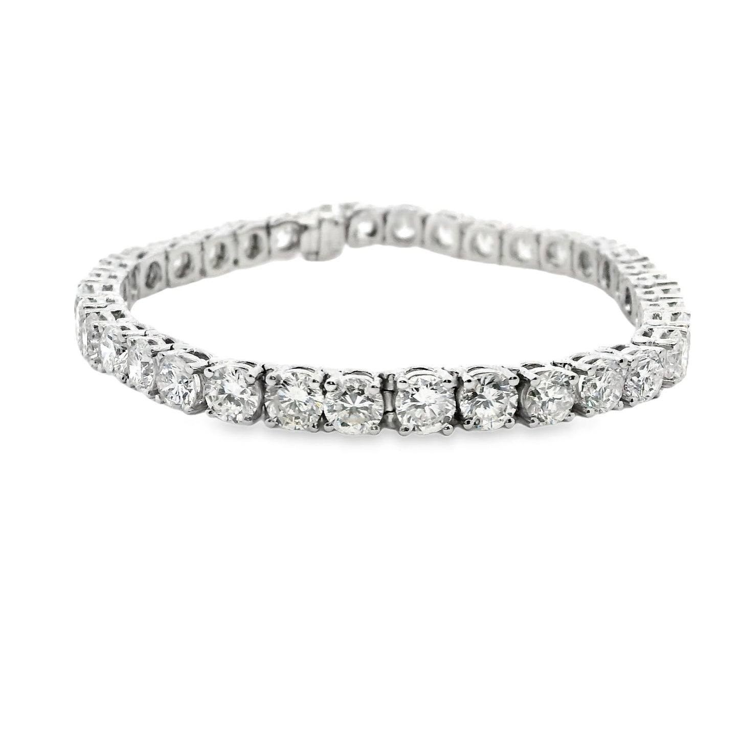 16.20cttw. White Diamond Tennis Bracelet in Platinum 30.23g.