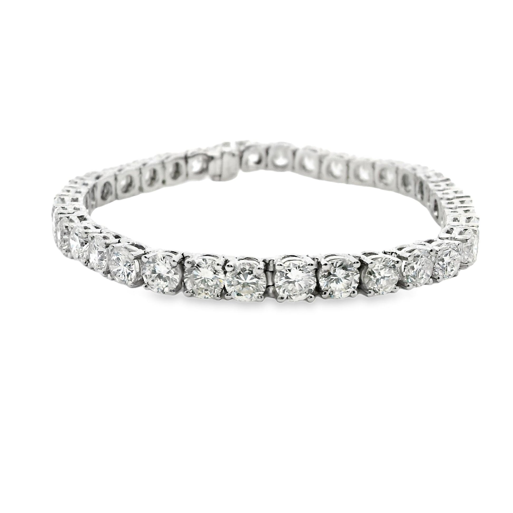 16.20cttw. White Diamond Tennis Bracelet in Platinum 30.23g.
