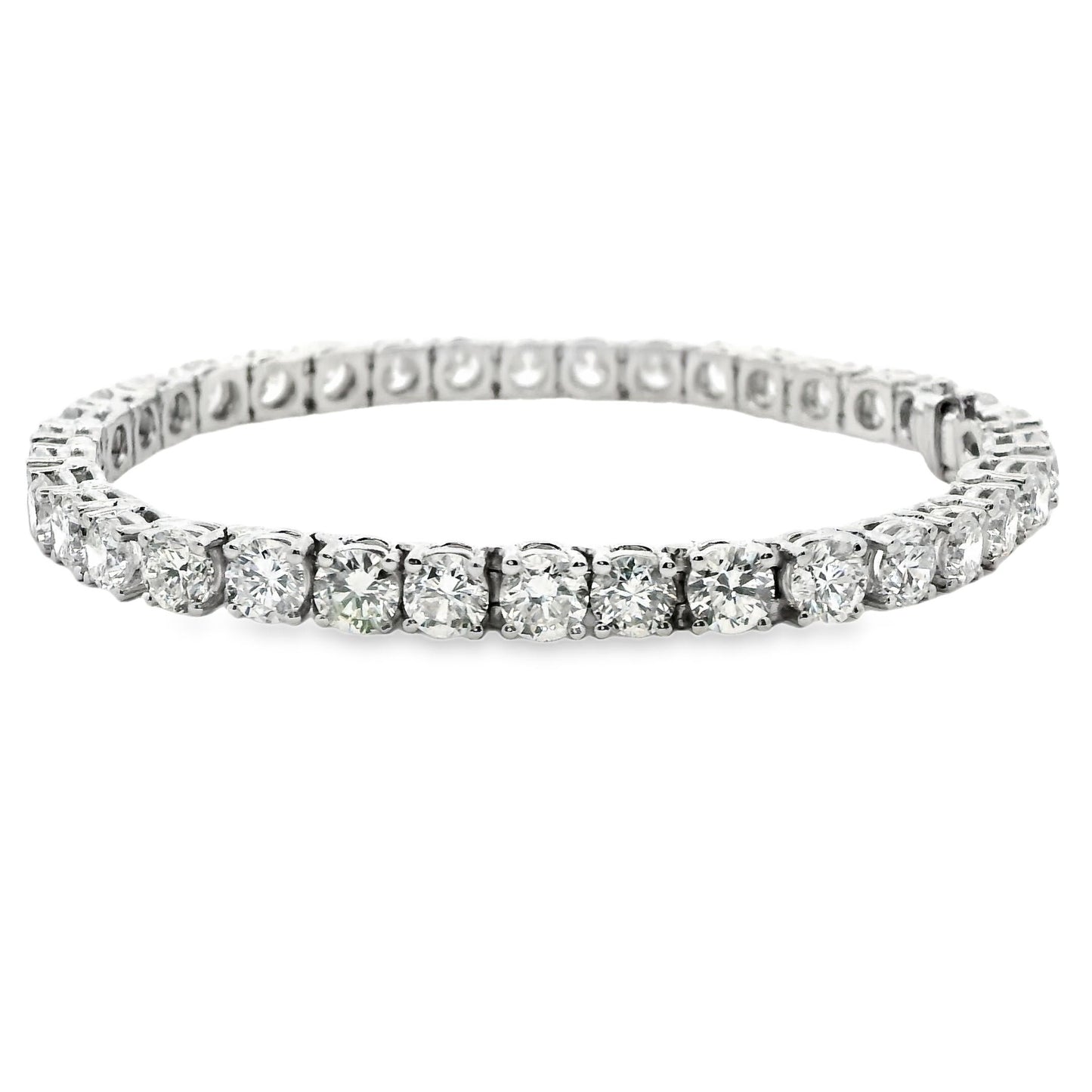 16.20cttw. White Diamond Tennis Bracelet in Platinum 30.23g.