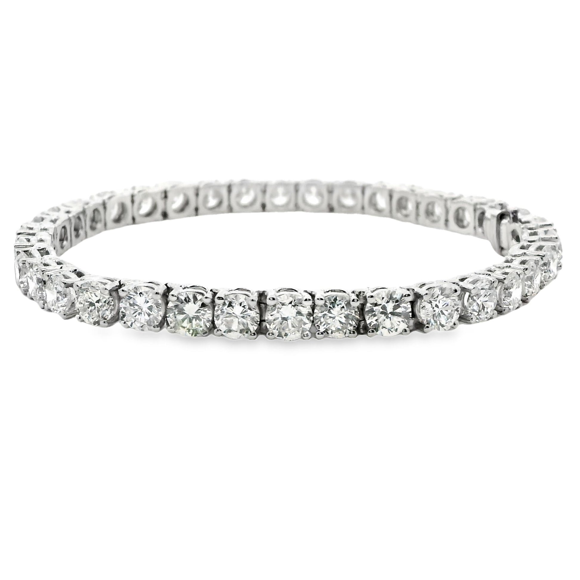16.20cttw. White Diamond Tennis Bracelet in Platinum 30.23g.