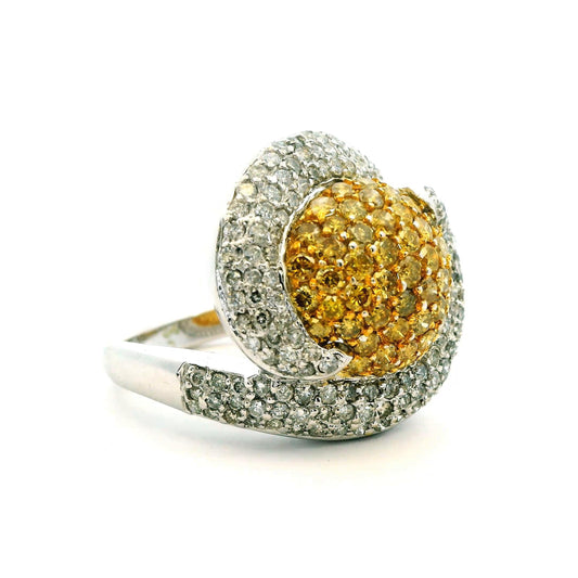 3.16cttw. White & Yellow Diamonds Ring in 18k White Gold 9US 12.02g.
