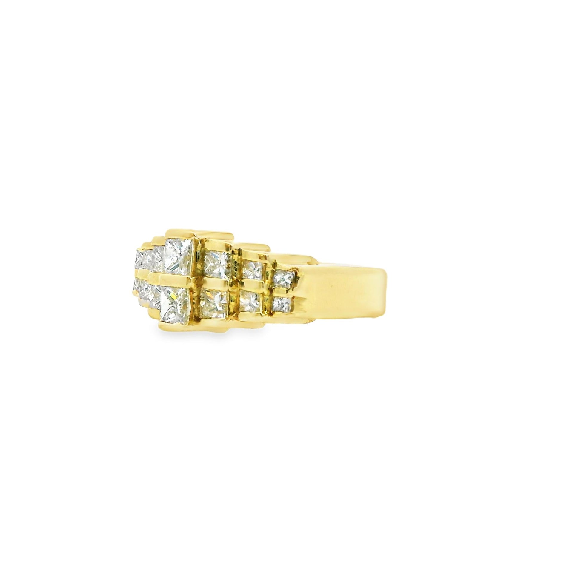 0.84cttw. White Diamond Ring in 14k Yellow Gold 6US 8.57g.