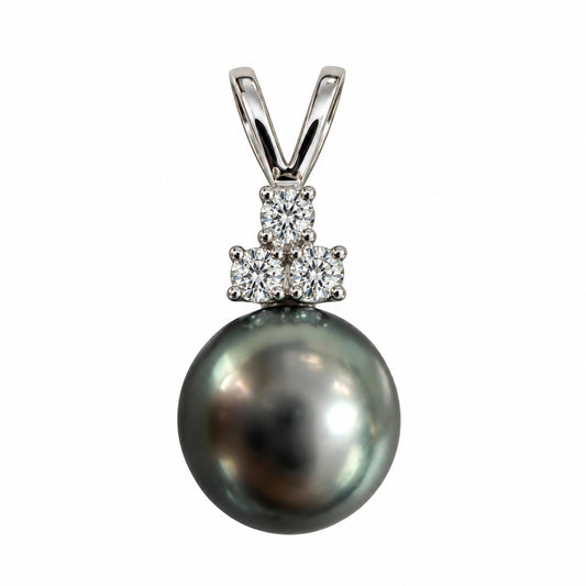 14k White Gold Pearl Pendant with White Diamonds 1.73g.