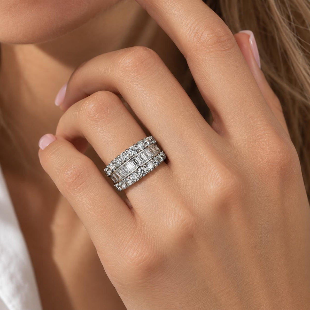 5.20cttw. White Diamond Wide Platinum Ring 14.11g. 5.5US