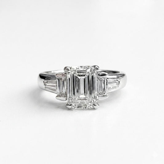 EGL 1.84cttw. White Diamond Vintage Platinum Ring 5.96g. 5.25US