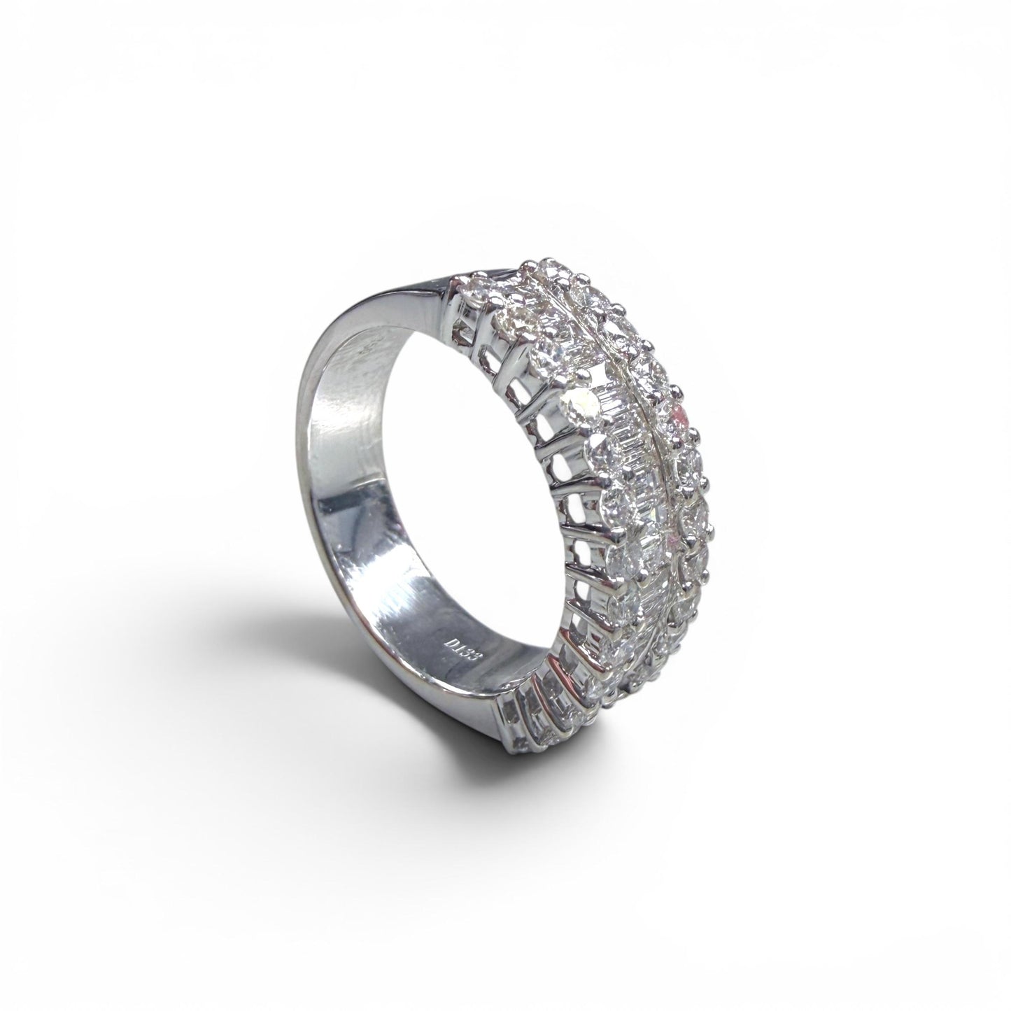 1.35cttw.  White Diamond Ring in 18k White Gold 6.25US 7.12g.