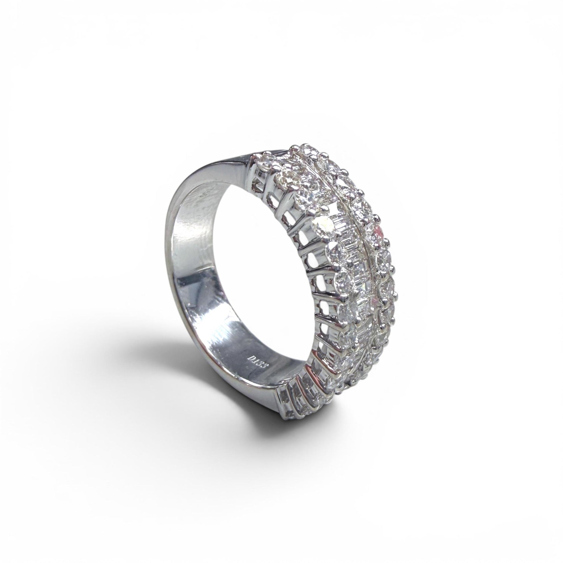 1.35cttw.  White Diamond Ring in 18k White Gold 6.25US 7.12g.