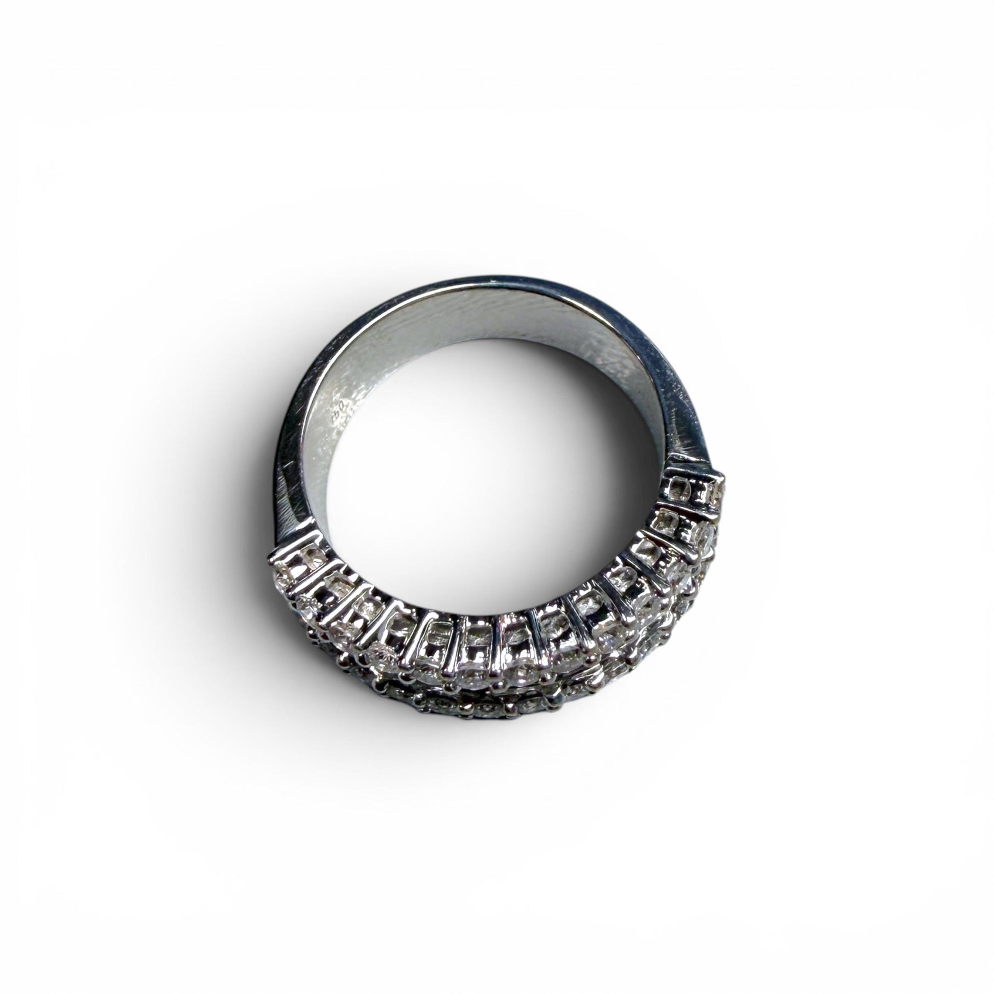 1.35cttw.  White Diamond Ring in 18k White Gold 6.25US 7.12g.