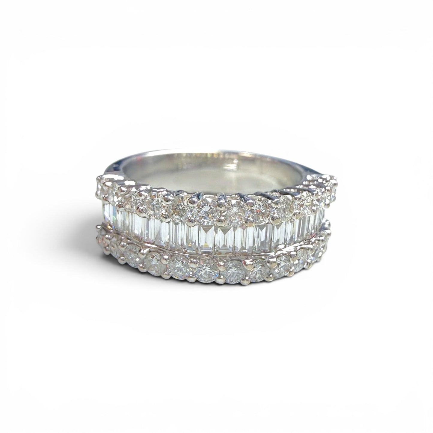 1.35cttw.  White Diamond Ring in 18k White Gold 6.25US 7.12g.