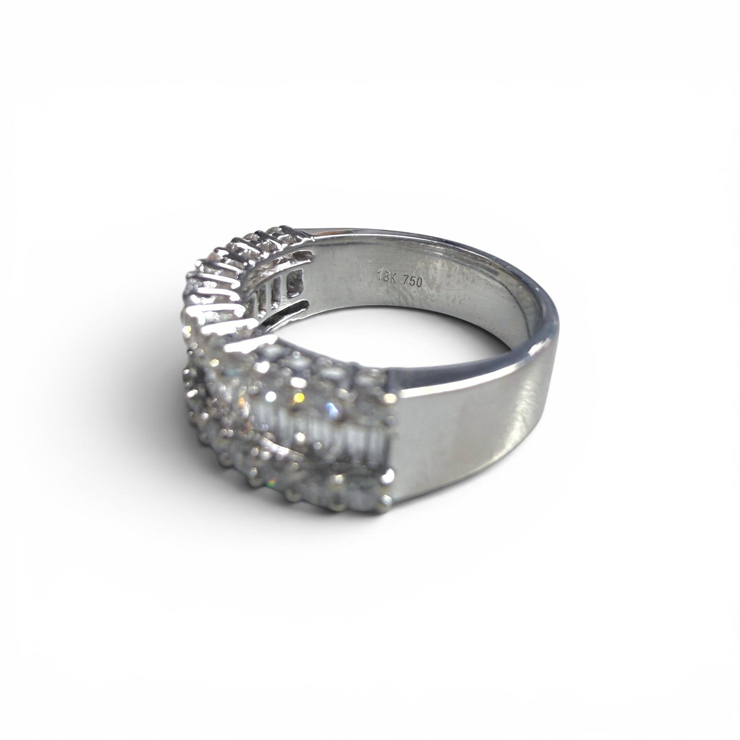 1.35cttw.  White Diamond Ring in 18k White Gold 6.25US 7.12g.