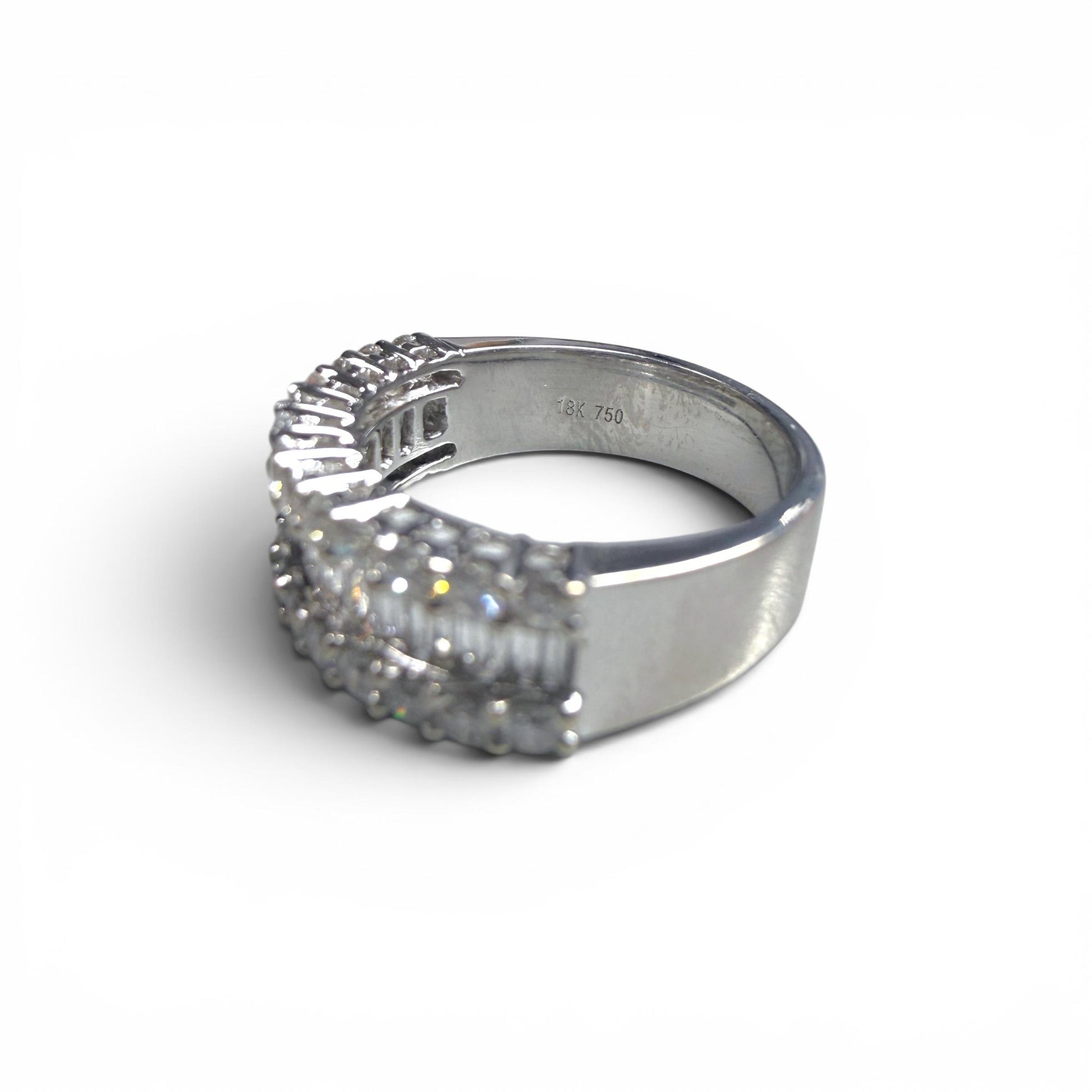 1.35cttw.  White Diamond Ring in 18k White Gold 6.25US 7.12g.