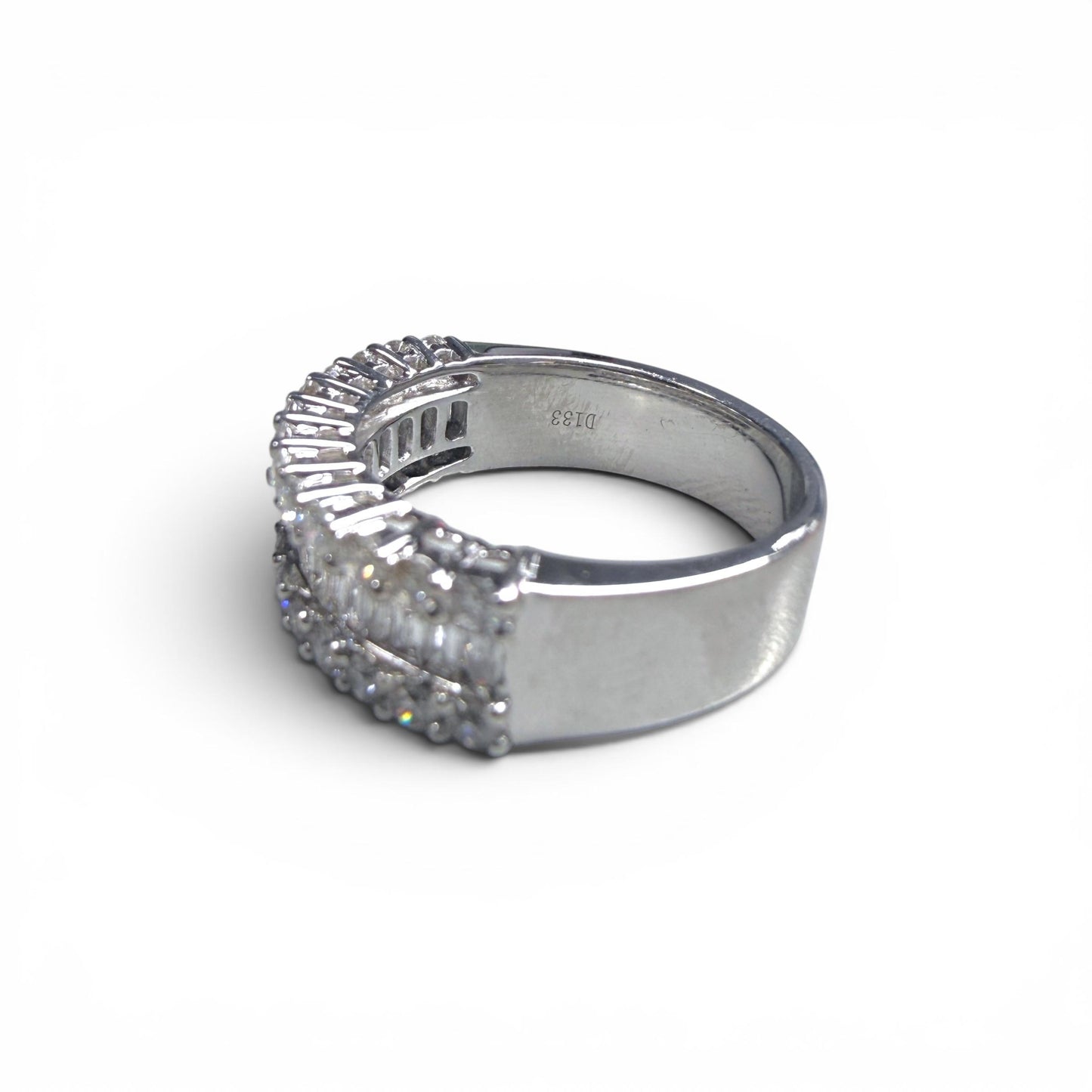 1.35cttw.  White Diamond Ring in 18k White Gold 6.25US 7.12g.