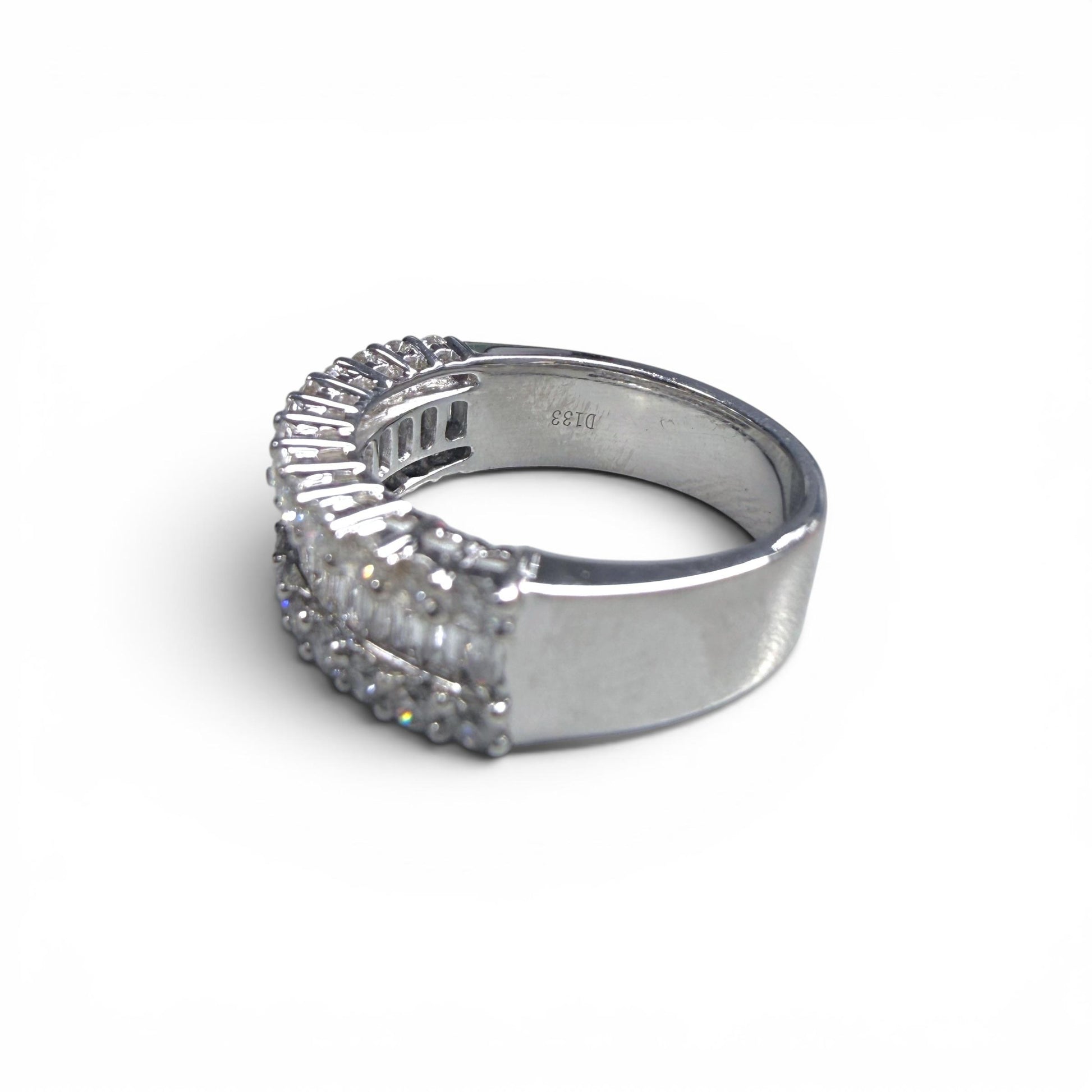 1.35cttw.  White Diamond Ring in 18k White Gold 6.25US 7.12g.