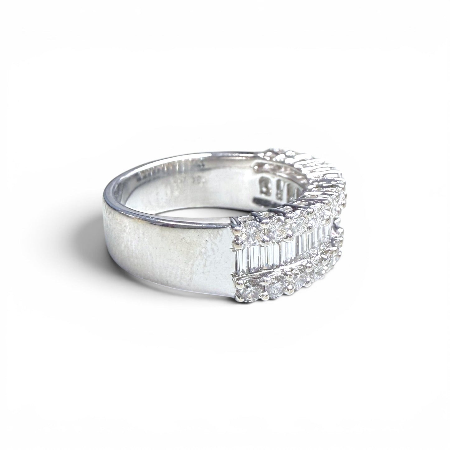 1.35cttw.  White Diamond Ring in 18k White Gold 6.25US 7.12g.