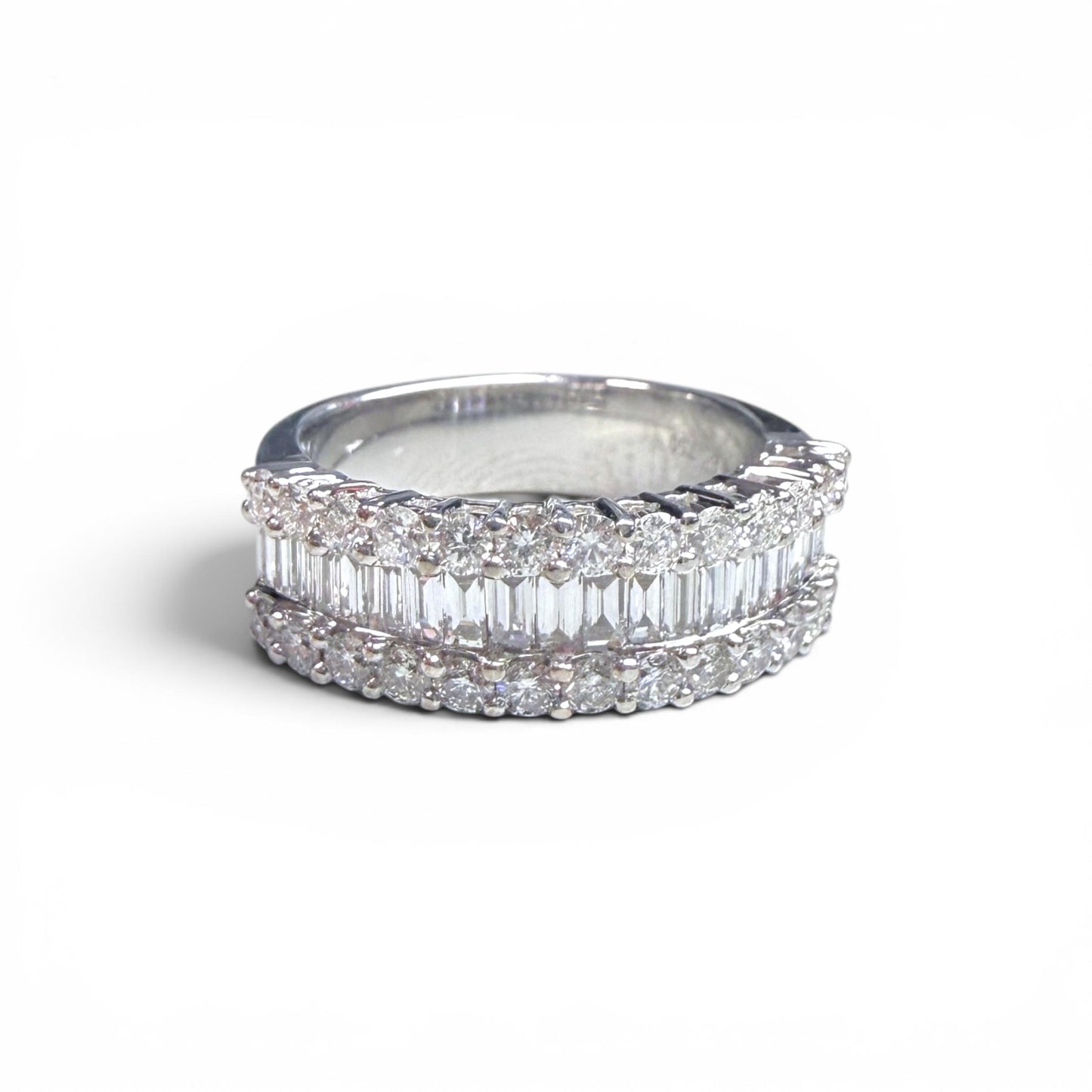 1.35cttw.  White Diamond Ring in 18k White Gold 6.25US 7.12g.