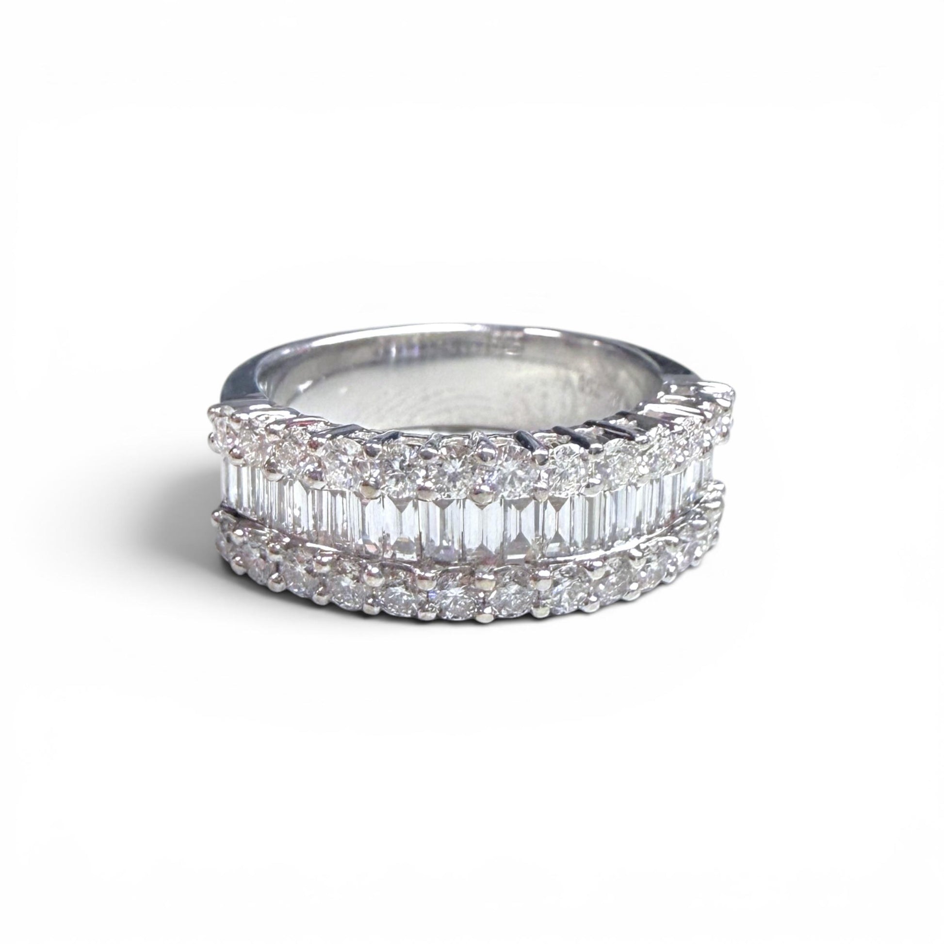 1.35cttw.  White Diamond Ring in 18k White Gold 6.25US 7.12g.