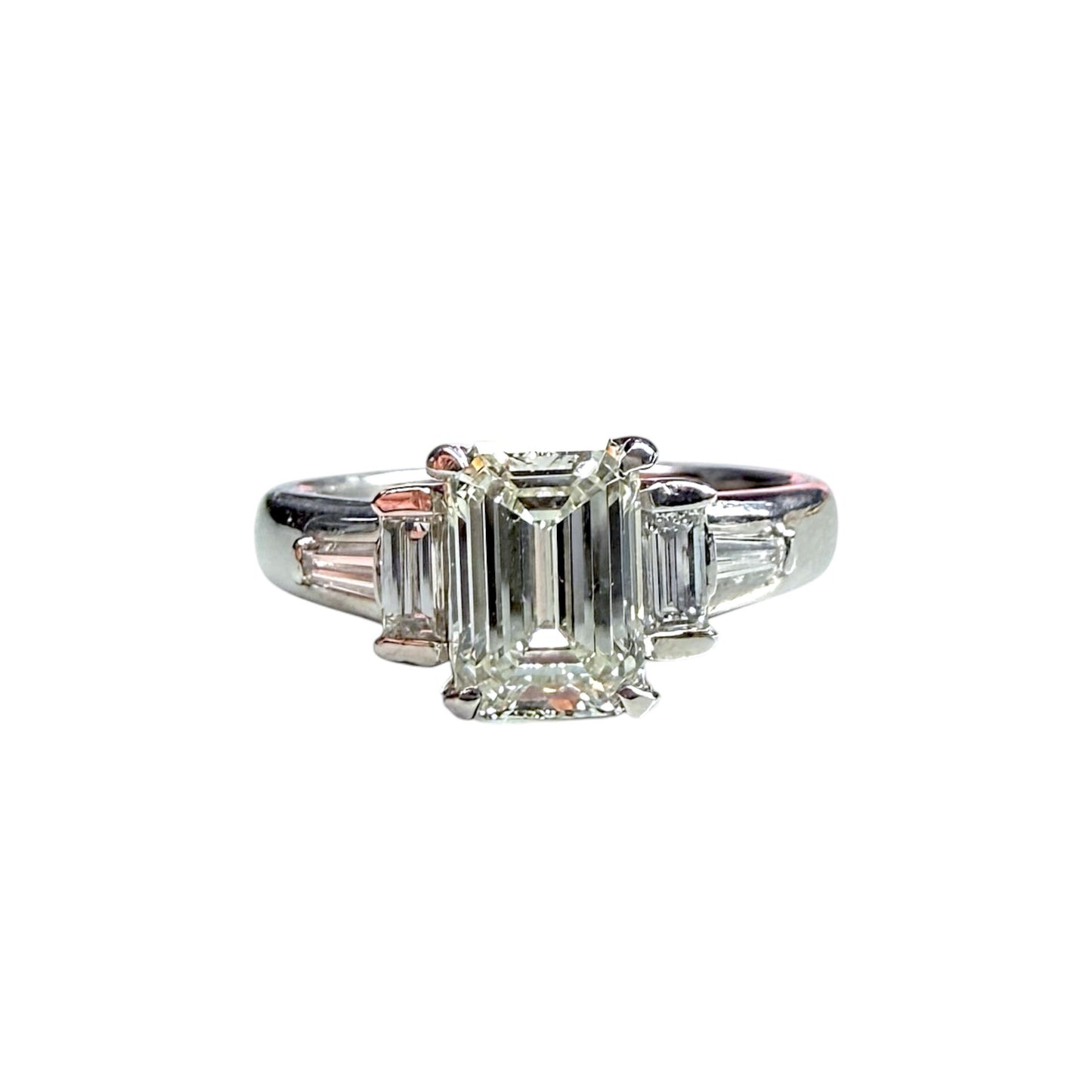 EGL 1.84cttw. White Diamond Vintage Platinum Ring 5.96g. 5.25US