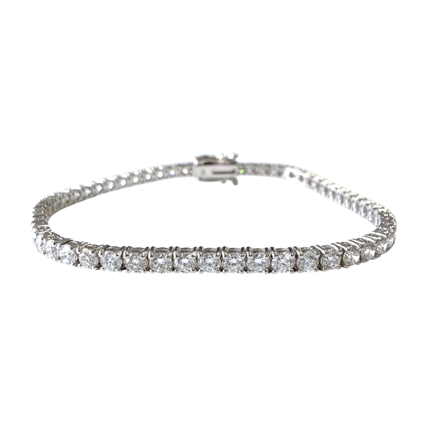 4.65cttw. White Diamond Tennis Bracelet in 14k White Gold 7" 8.45g.