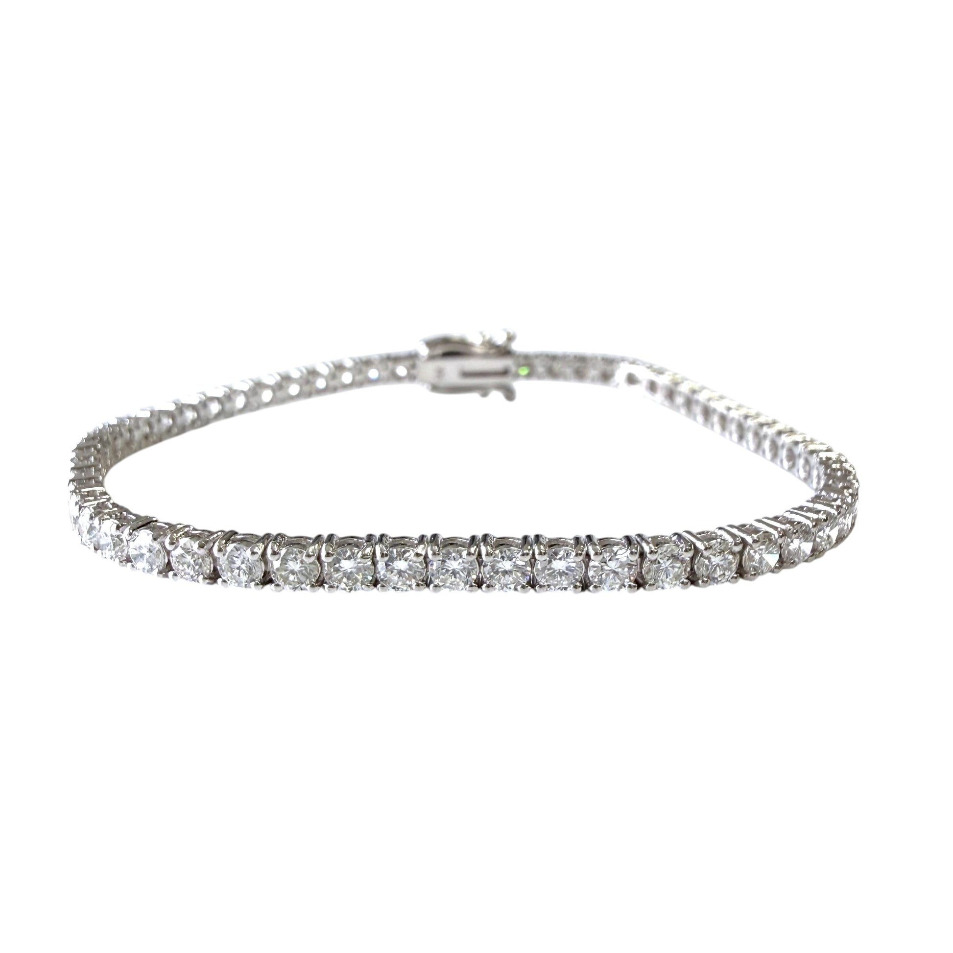 4.65cttw. White Diamond Tennis Bracelet in 14k White Gold 7" 8.45g.