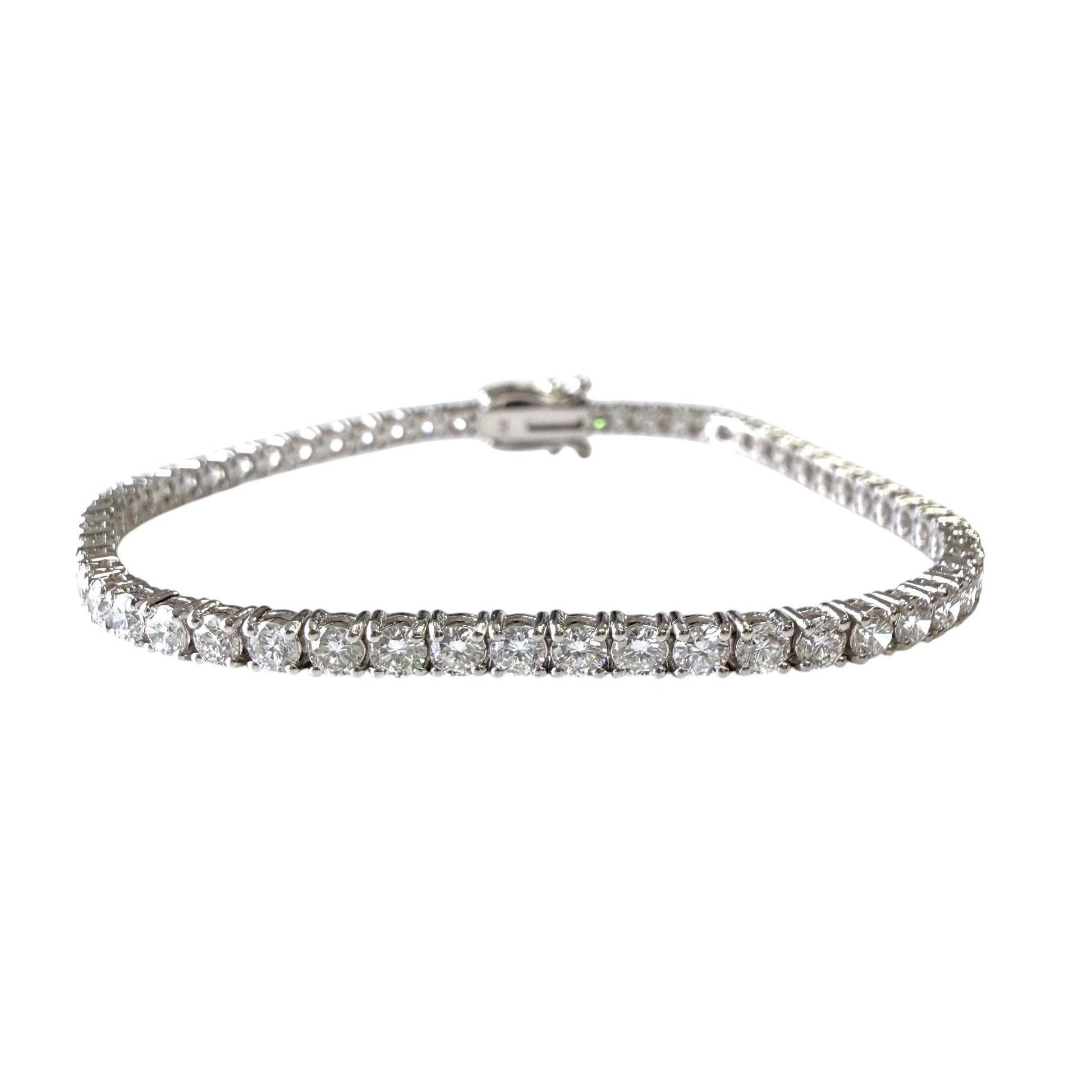 4.65cttw. White Diamond Tennis Bracelet in 14k White Gold 7" 8.45g.