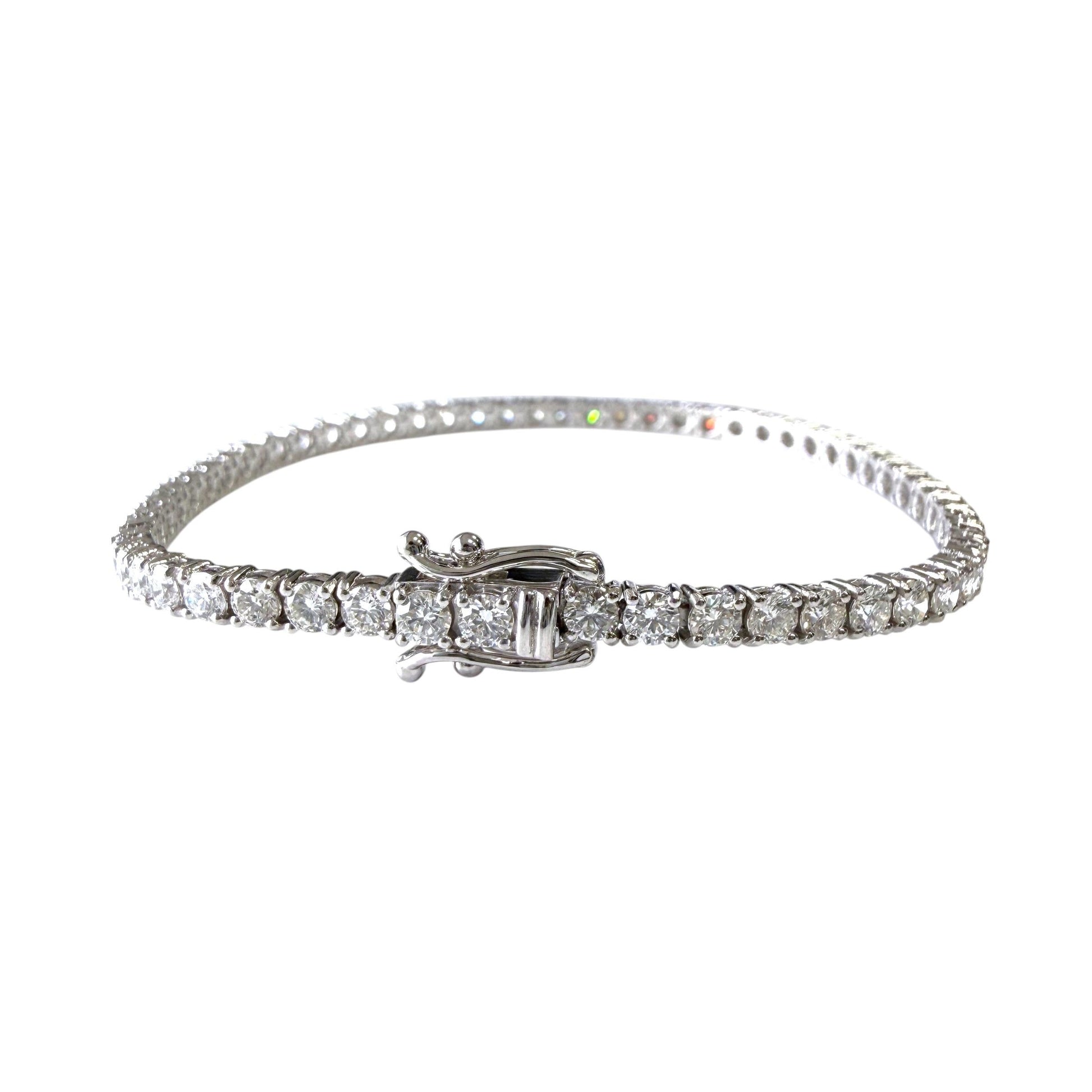 4.65cttw. White Diamond Tennis Bracelet in 14k White Gold 7" 8.45g.
