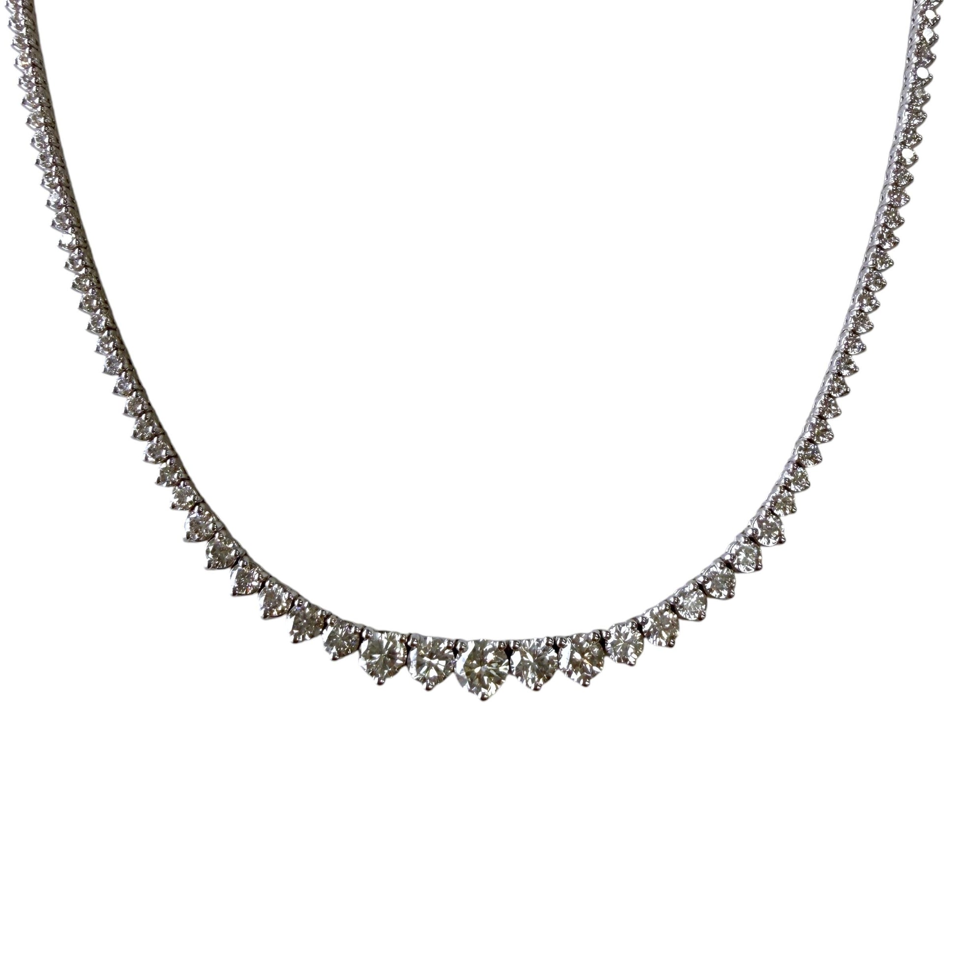 7.50cttw. White Diamond Graduated Necklace in 14k White Gold 18" 18.35g.