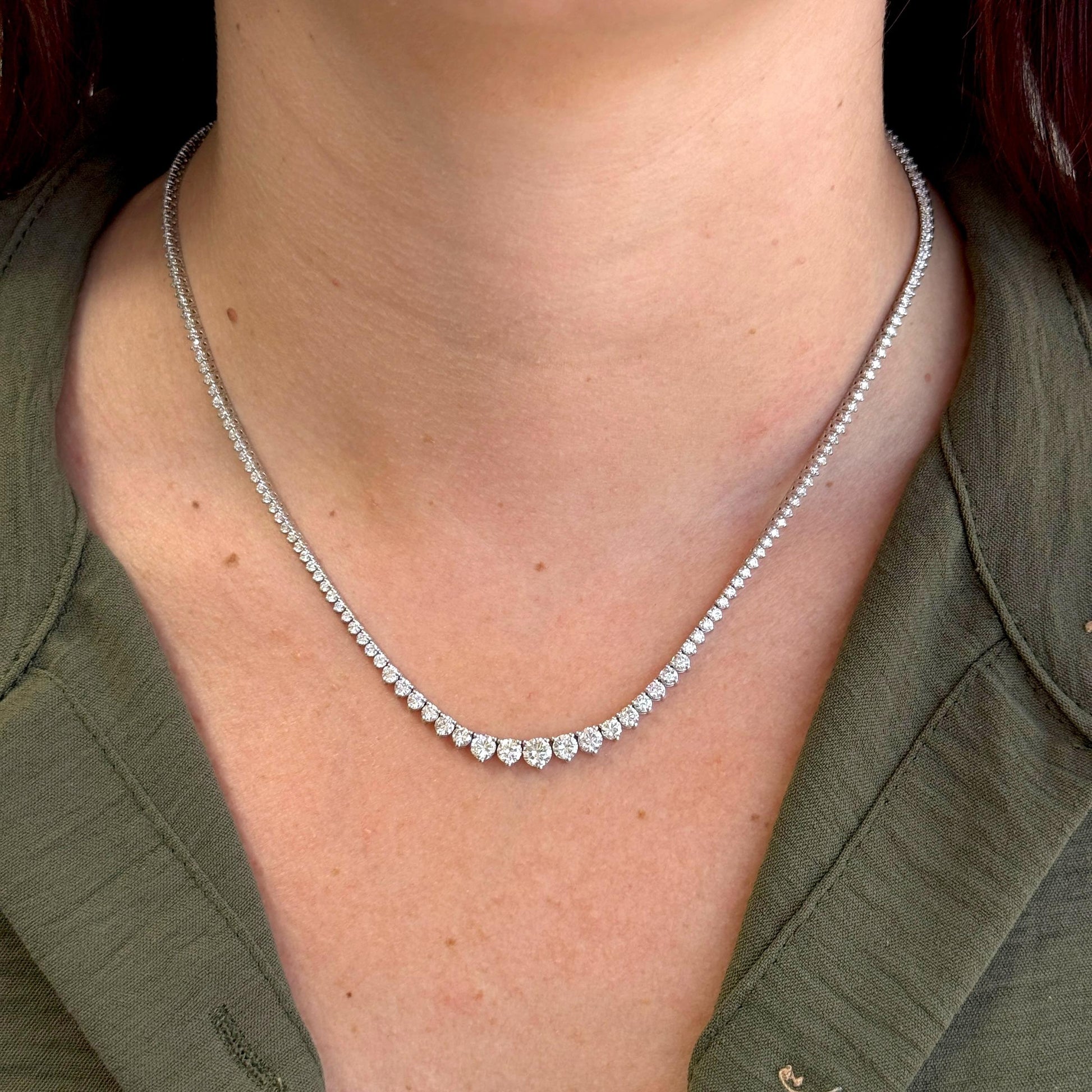 7.50cttw. White Diamond Graduated Necklace in 14k White Gold 18" 18.35g.